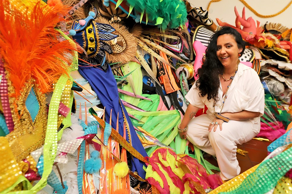 Desde o início do projeto, o Sustenta Carnaval já recolheu mais de 66 toneladas de fantasias na Sapucaí — Foto: Eliane Góes