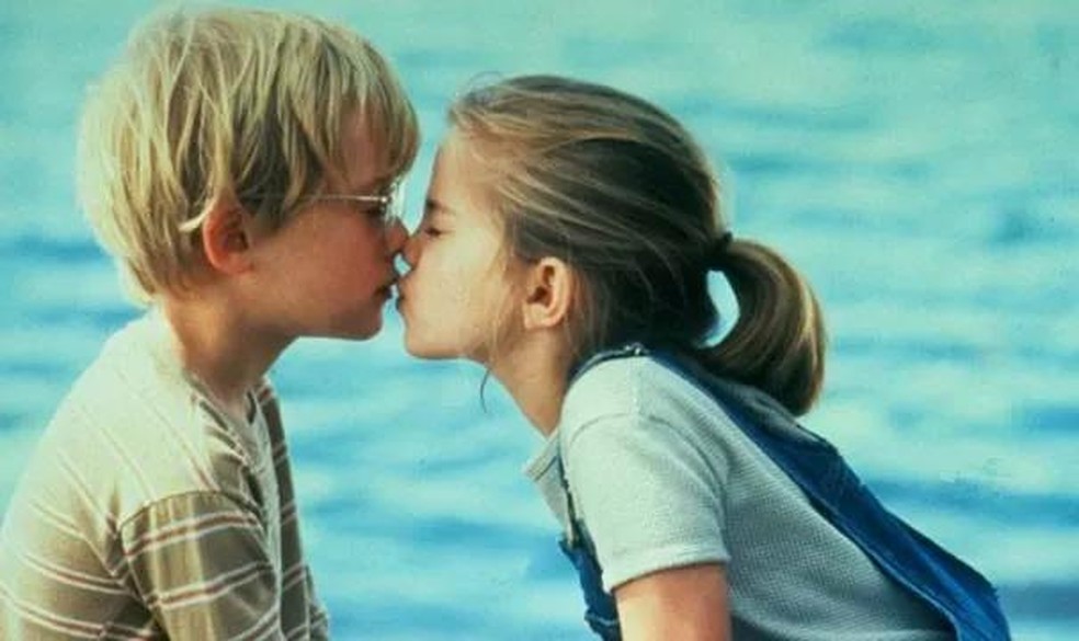 Macaulay Culkin e Anna Chlumsky em cena do filme Meu Primeiro Amor, que completa 30 anos (Foto: Divulgação) — Foto: Marie Claire