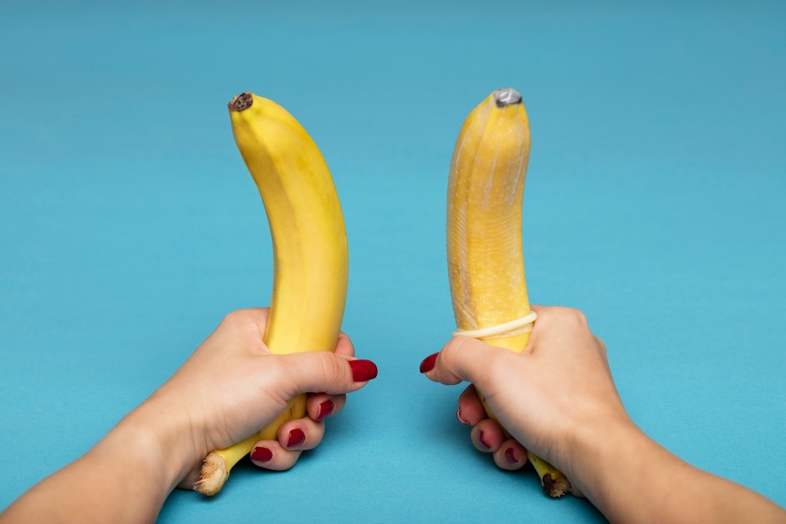 Entenda como fazer dupla penetração vaginal sem riscos