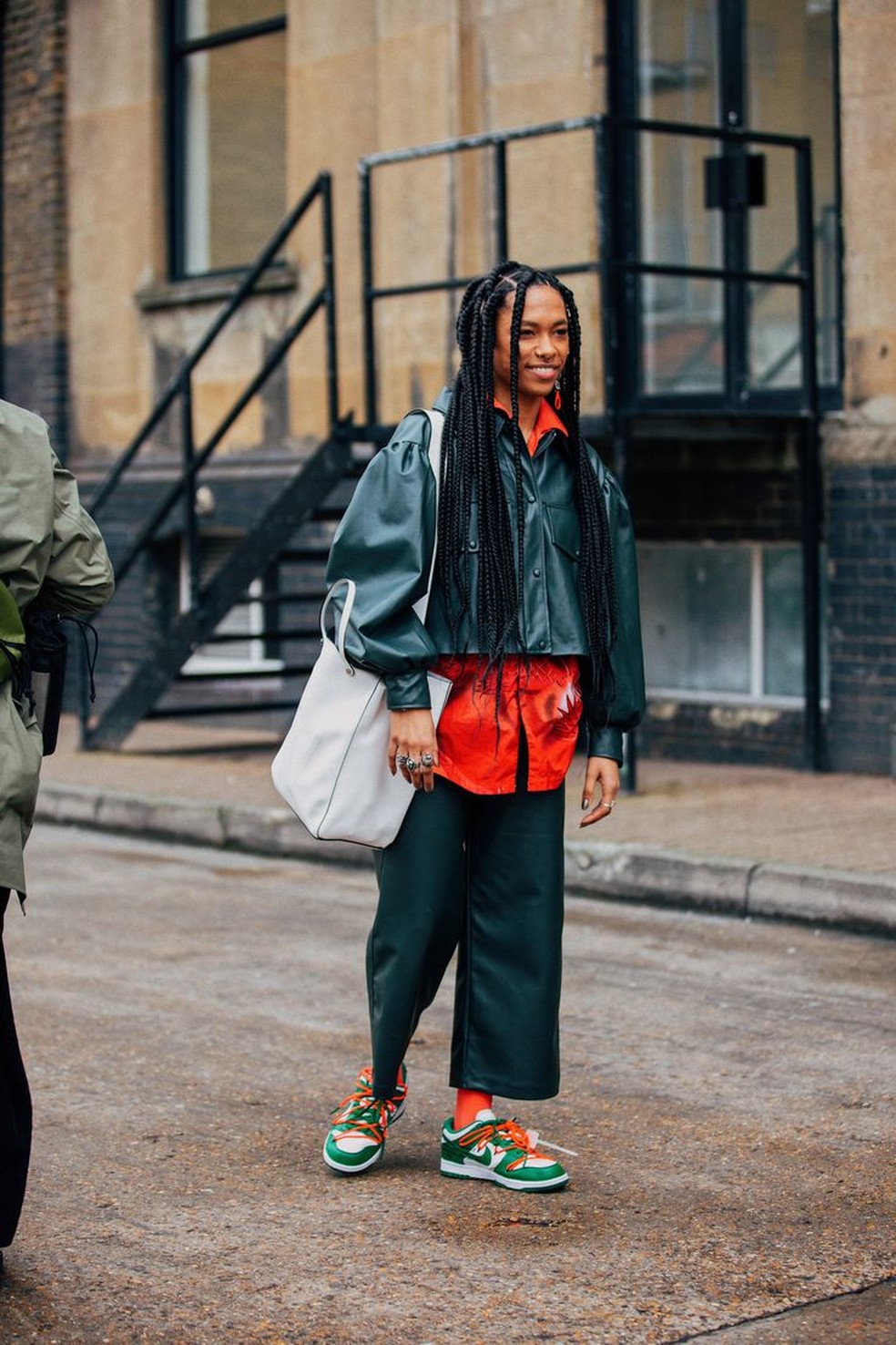 Explore diferentes cores na hora de criar um look para show a noite. — Foto: Reprodução/Pinterest @Refinery29au