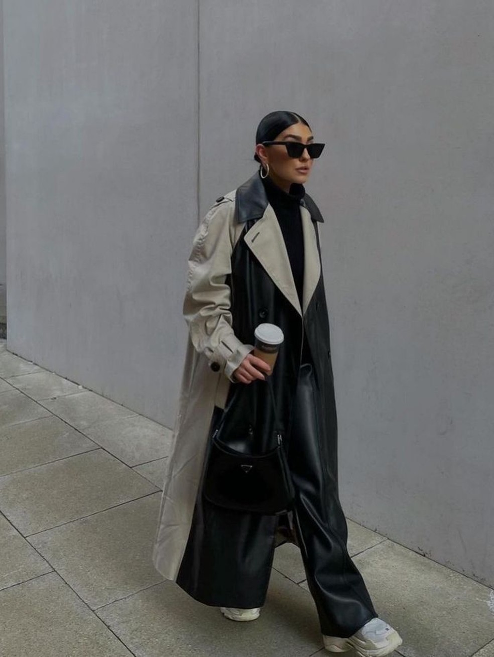 Jaquetas, casacos e sobretudo combina perfeitamente com looks com calça de couro e tênis. — Foto: Reprodução/Pinterest @jcnnnn