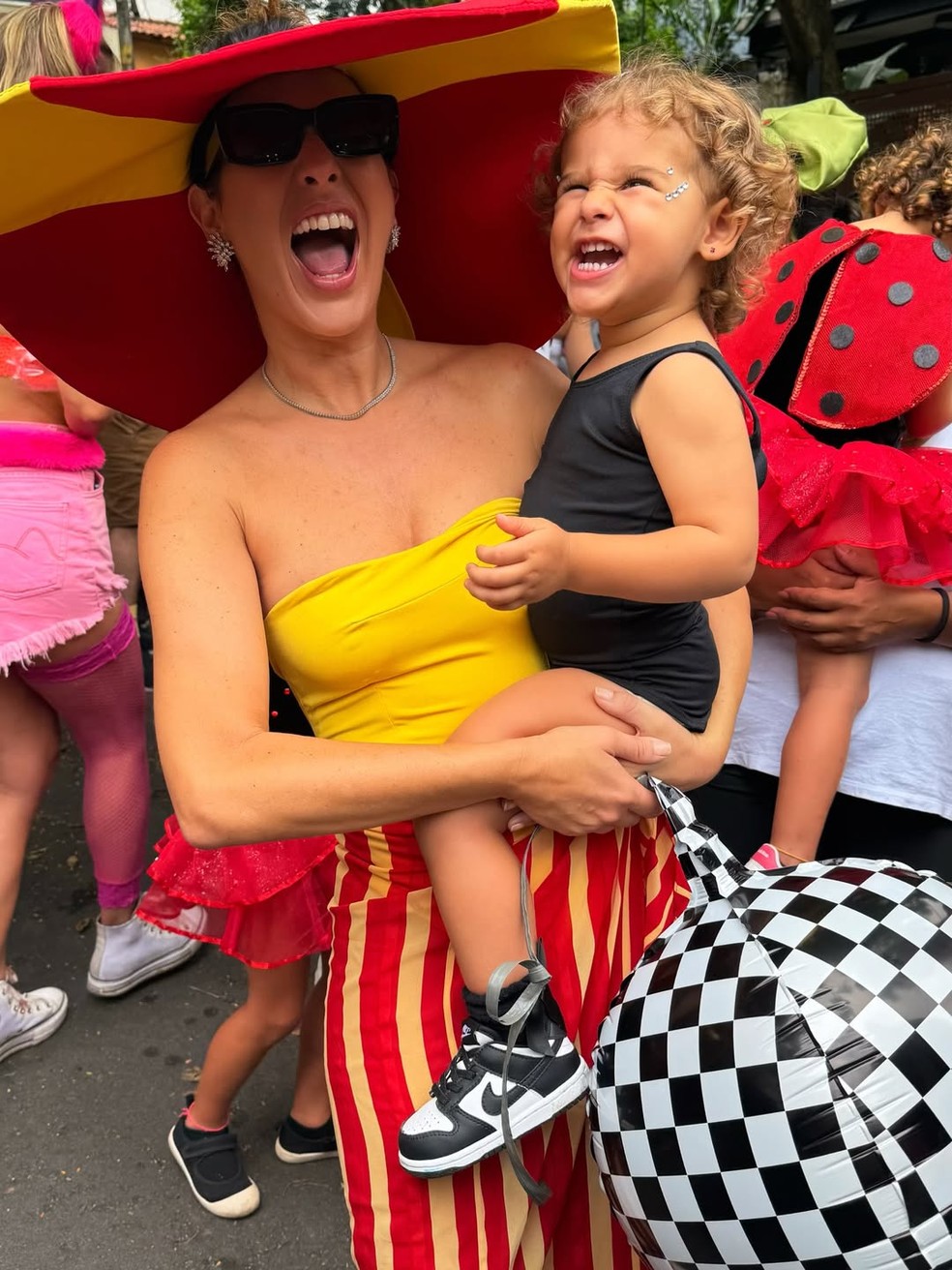 Fernanda Paes Leme curtiu Carnaval com a filha Pilar — Foto: Reprodução/ Instagram