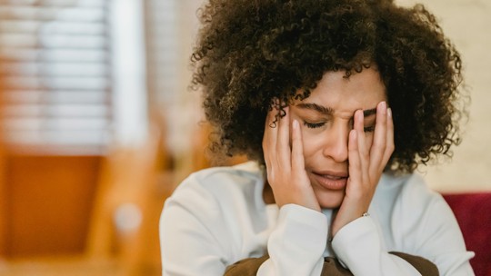 Dor de cabeça afeta mais mulheres, mas nem sempre é ‘só estresse’: 7 perguntas sobre a condição Dor de cabeça afeta mais mulheres, mas nem sempre é ‘só estresse’: 7 perguntas sobre a condição