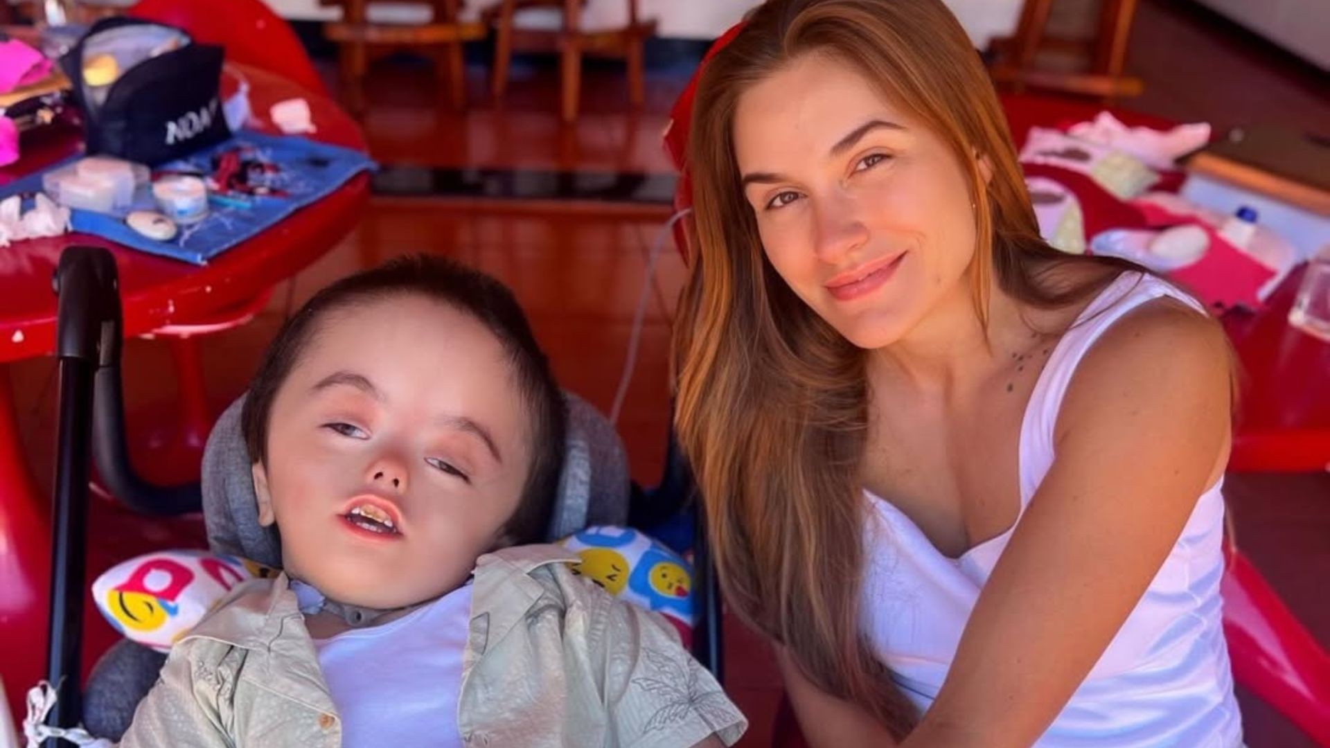 Neto de Ratinho ganha declaração da mãe, Bruna Massa: 'Você é meu orgulho'