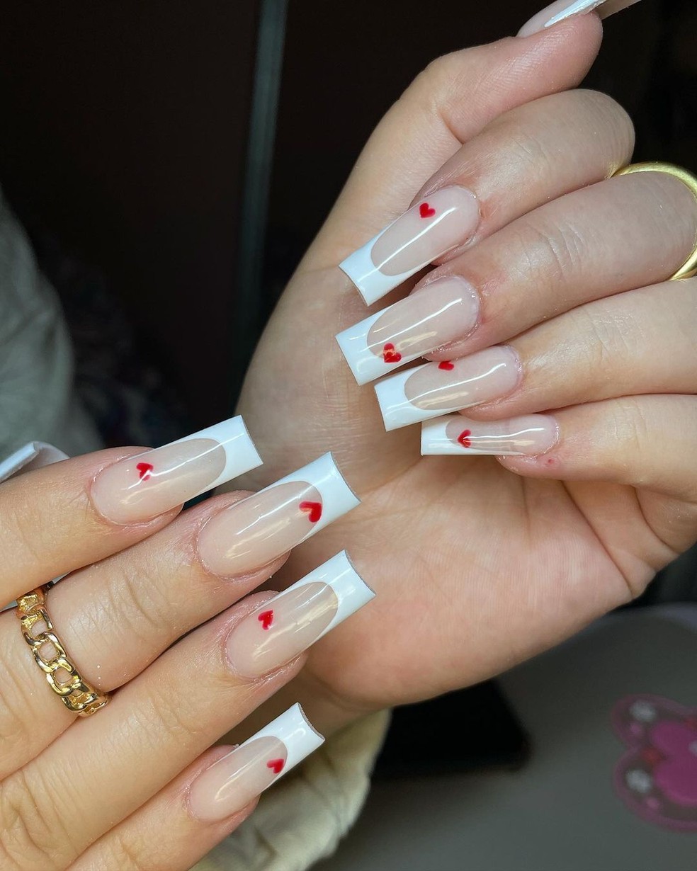 Unhas postiças realistas decoradas: 20 fotos e estilos para inspirar ...