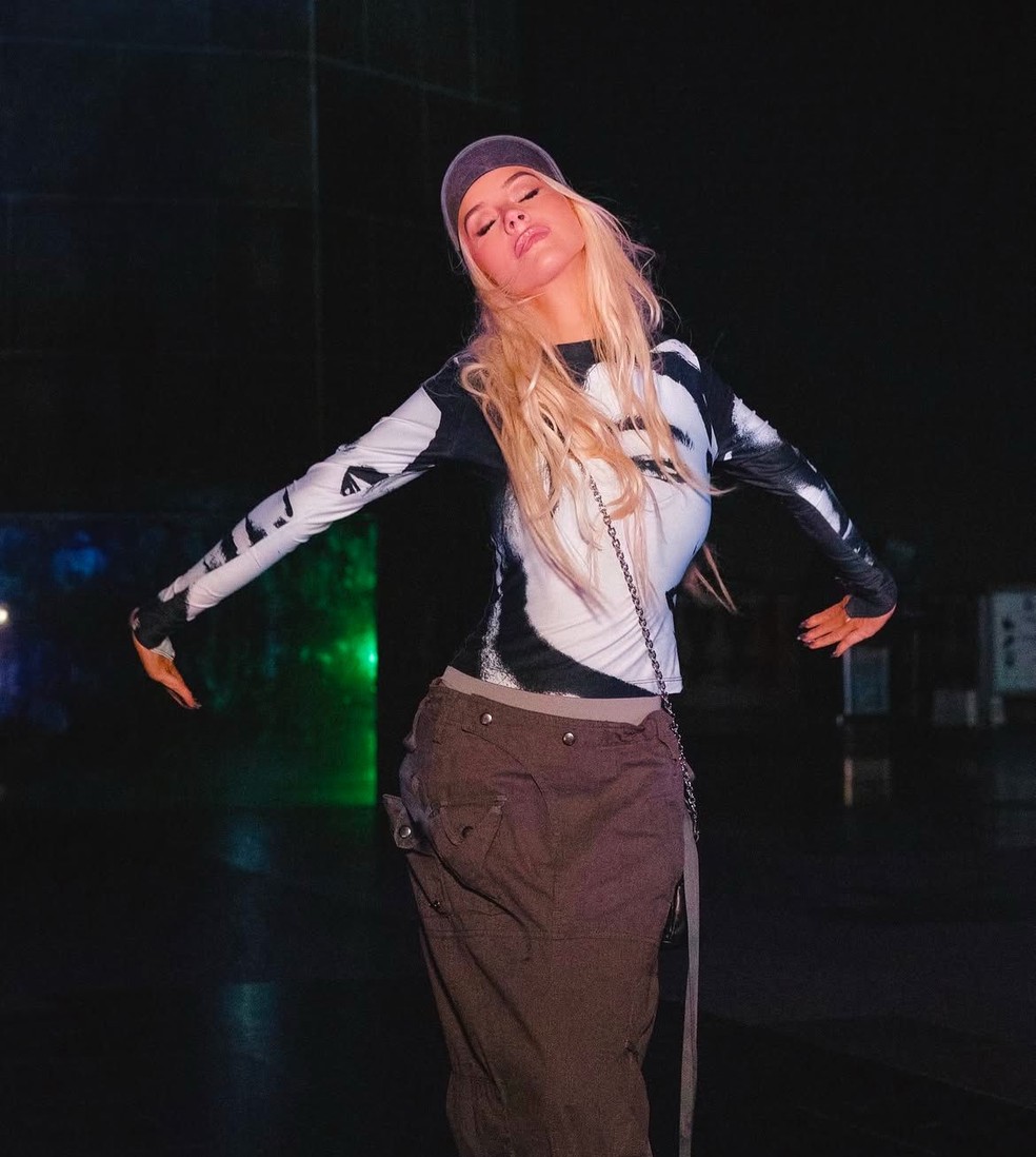 Christina Aguilera posa no Cristo Redentor e agradece RJ: 'Obrigada por todo o amor'