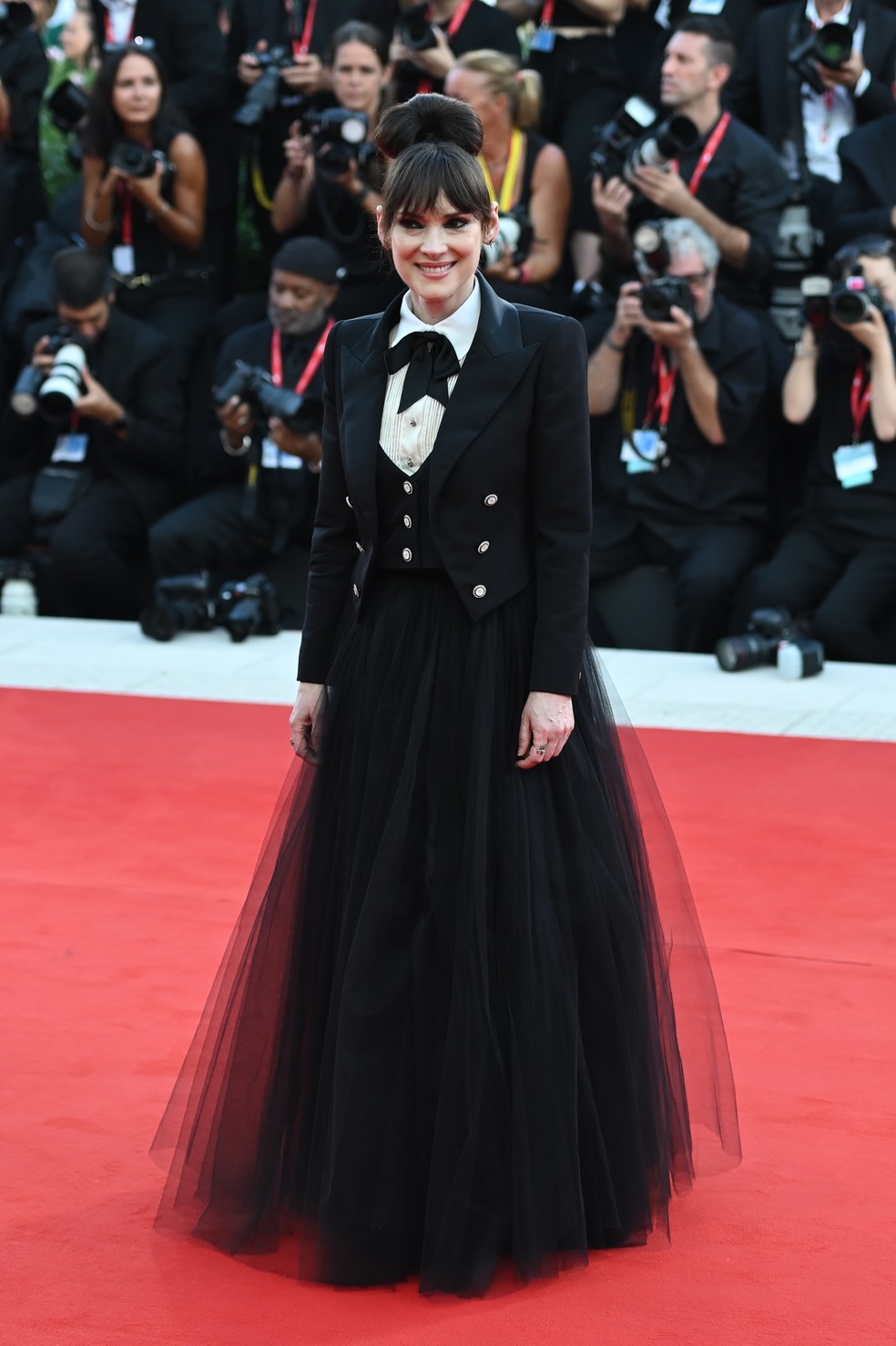 Winona Ryder veste Chanel no Festival de Veneza — Foto: Getty Images