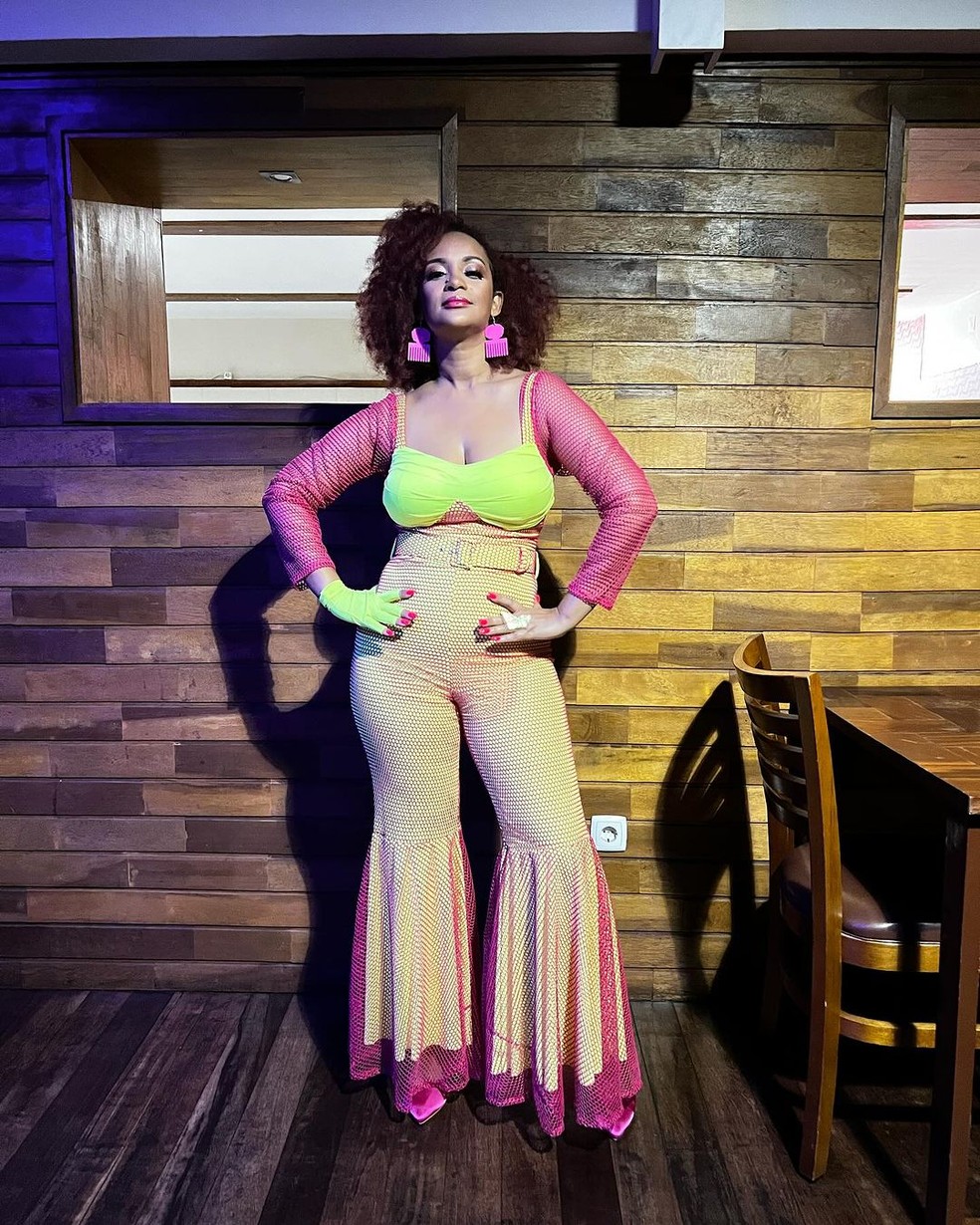 Look Roupas Femininas Dos Anos Oitenta Estilo Look Dos Anos 80 E