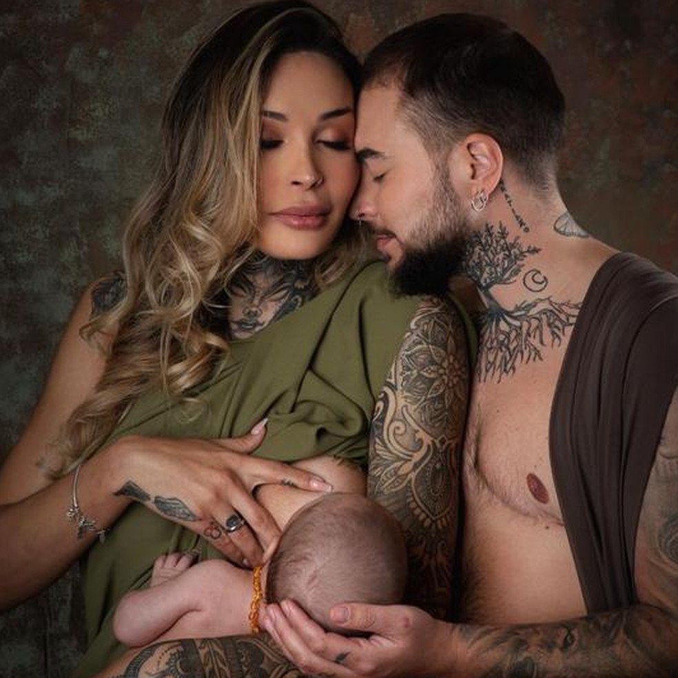 O casal com Noah — Foto: Reprodução/Instagram