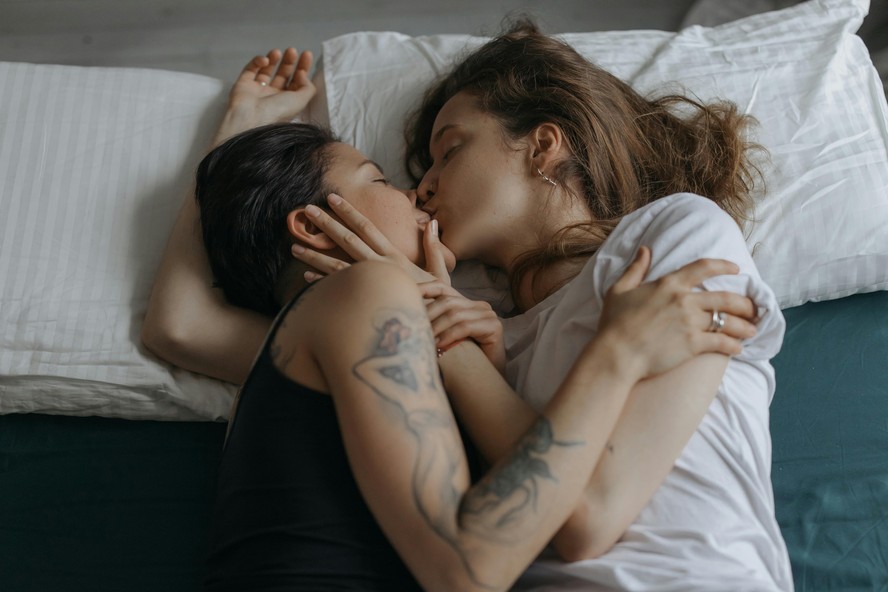 Descubra o que significa sonhar que está transando com uma amiga