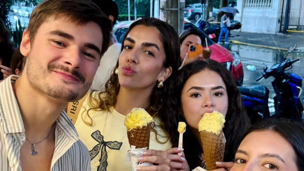 Maisa tomando sorvete com amigos — Foto: Reprodução/ Instagram @maisa