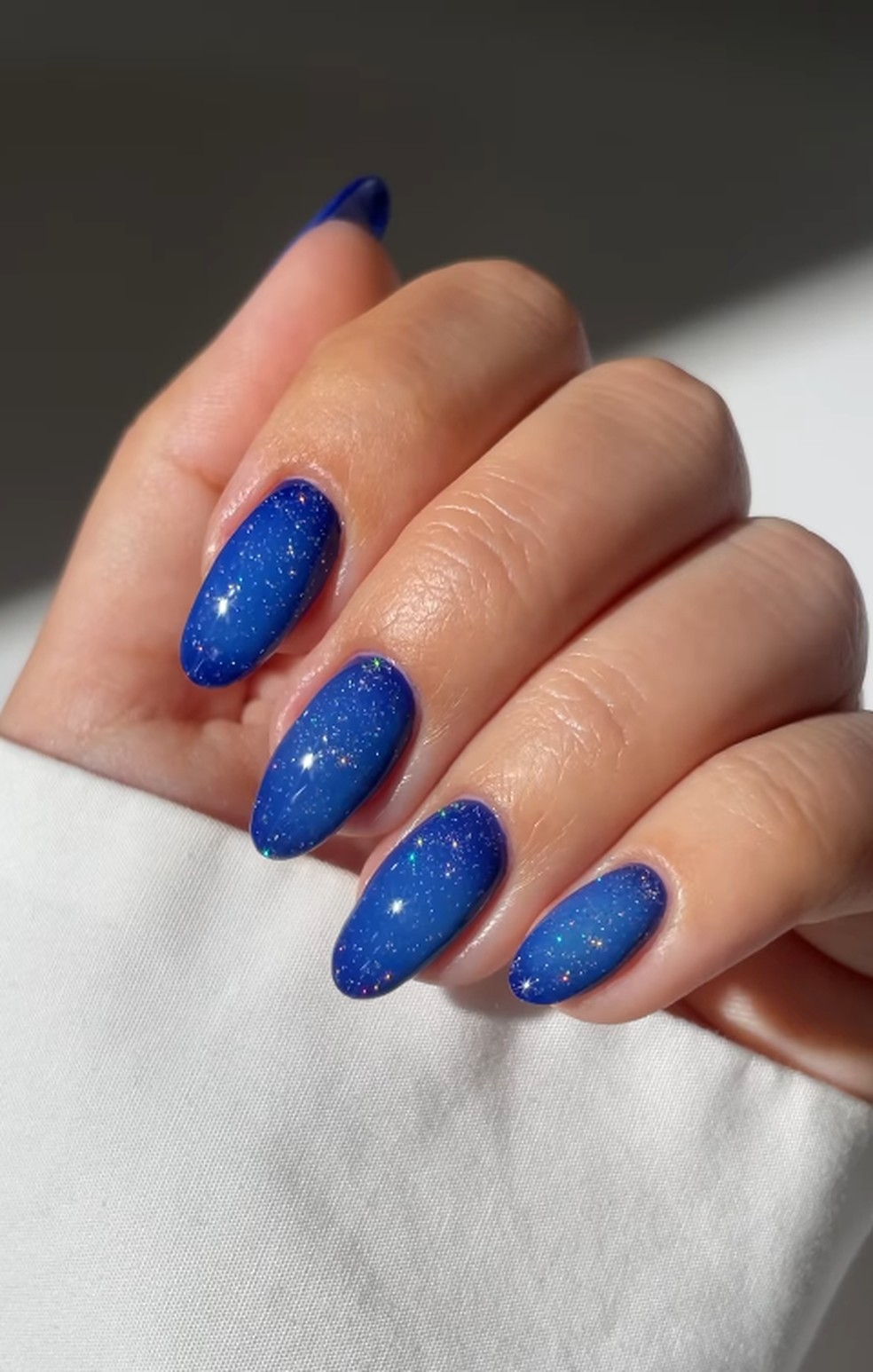 Este azul simboliza intuição e sabedoria — Foto: Reprodução / Instagram @simlynail