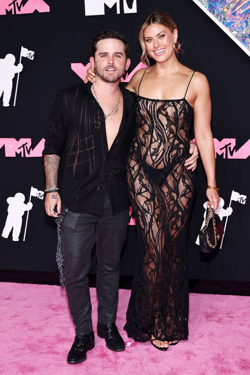 Brittany Breslauer veste RETROFÊTE no VMA 2023 — Foto: Getty Images