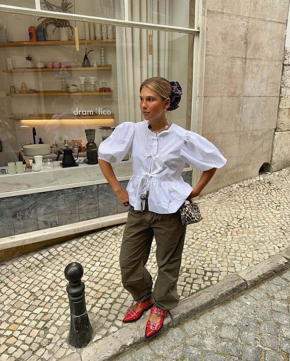 Blusa de laços Ganni — Foto: Reprodução/Instagram @ritamontezuma