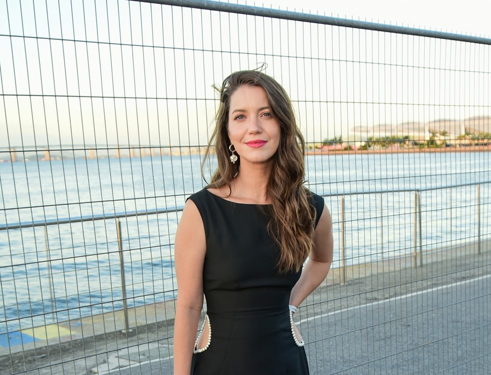 Nathalia Dill no Rio Fashion Week (RIOFW) — Foto: Webert Belicio / Agnews