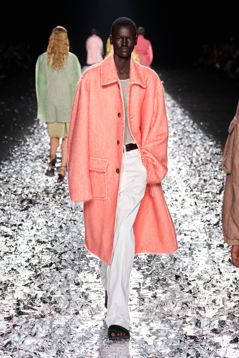 Dries Van Noten, primavera 2025 — Foto: Launchmetrics Spotlight