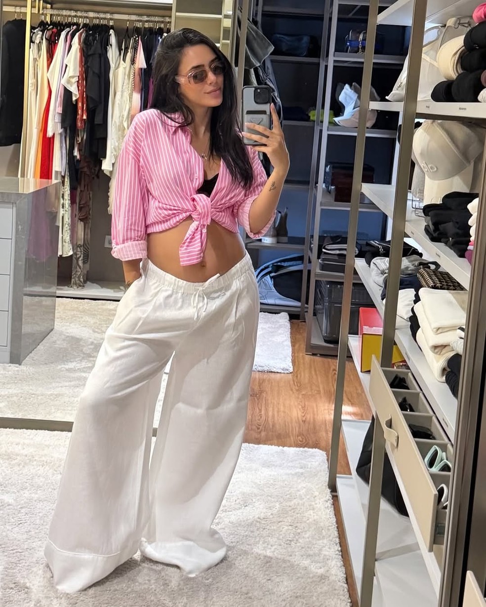 Bruna Biancardi faz look do dia com calça oversized de linho branca — Foto: Reprodução / Instagram @brunabiancardi