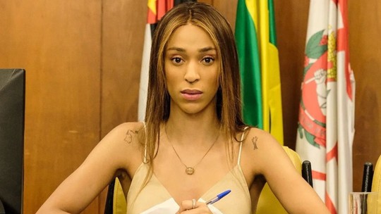 Erika Hilton abre representação e pede indenização de R$ 3 milhões contra deputado por falas transfóbicas