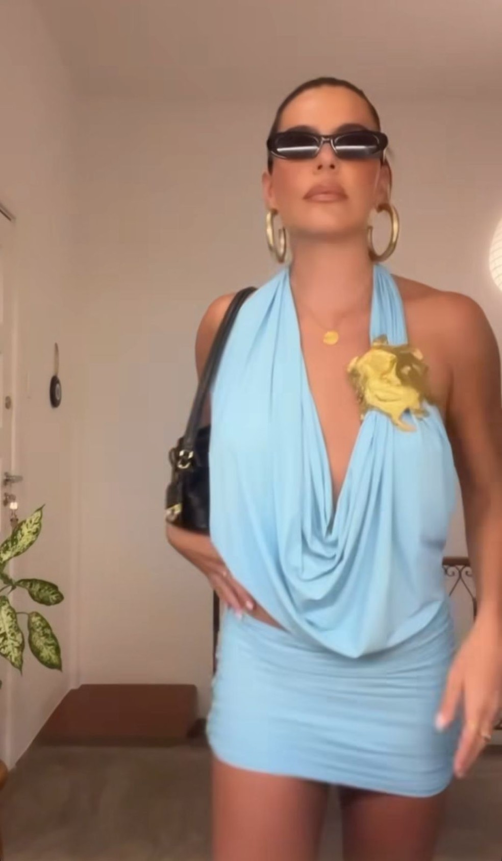Mariana Goldfarb escolhe conjunto azul bebê para show da Lady Gaga — Foto: Reprodução/Instagram