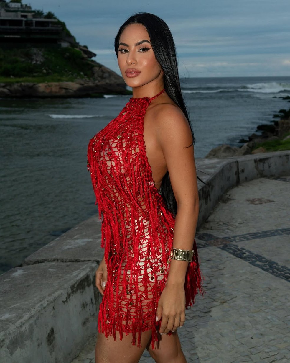 Isabelle Nogueira com vestido vermelho — Foto: Reprodução/ Instagram