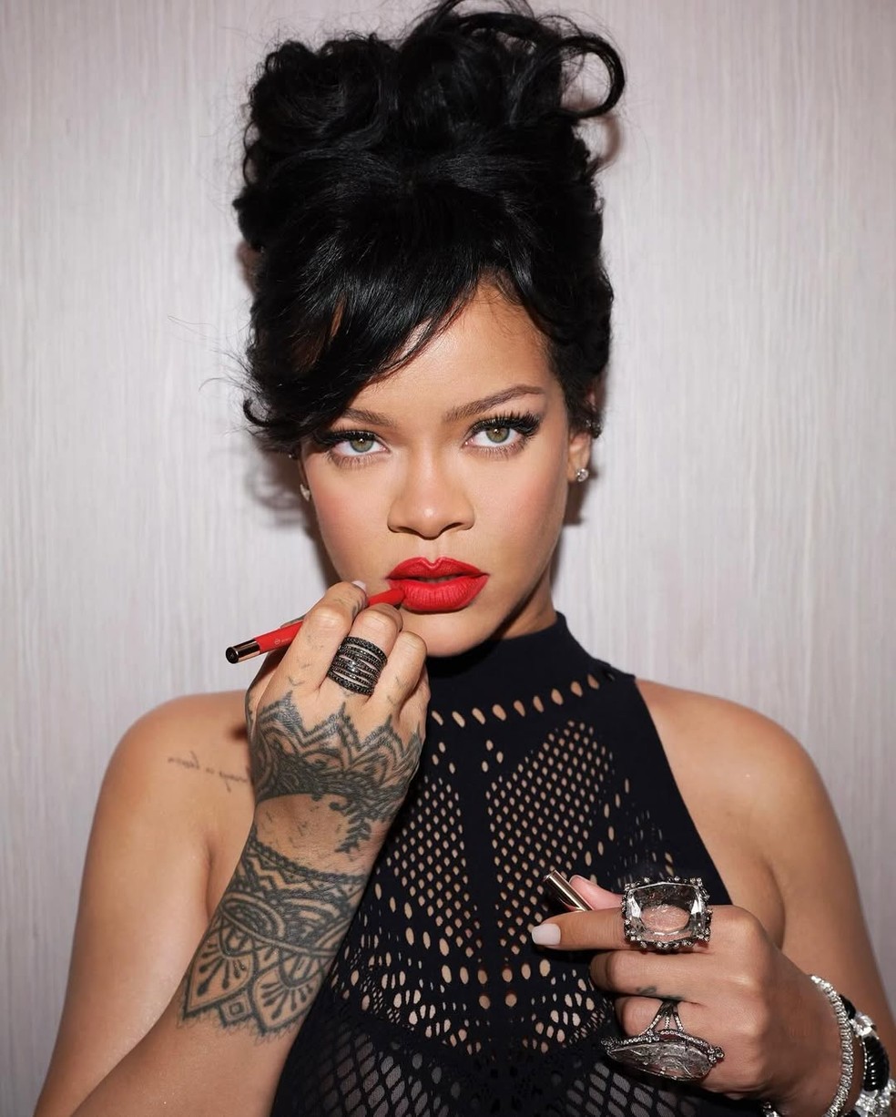 Rihanna, um dos maiores nomes da música e do mundo da beleza é do signo de Peixes — Foto: Reprodução/Instagram