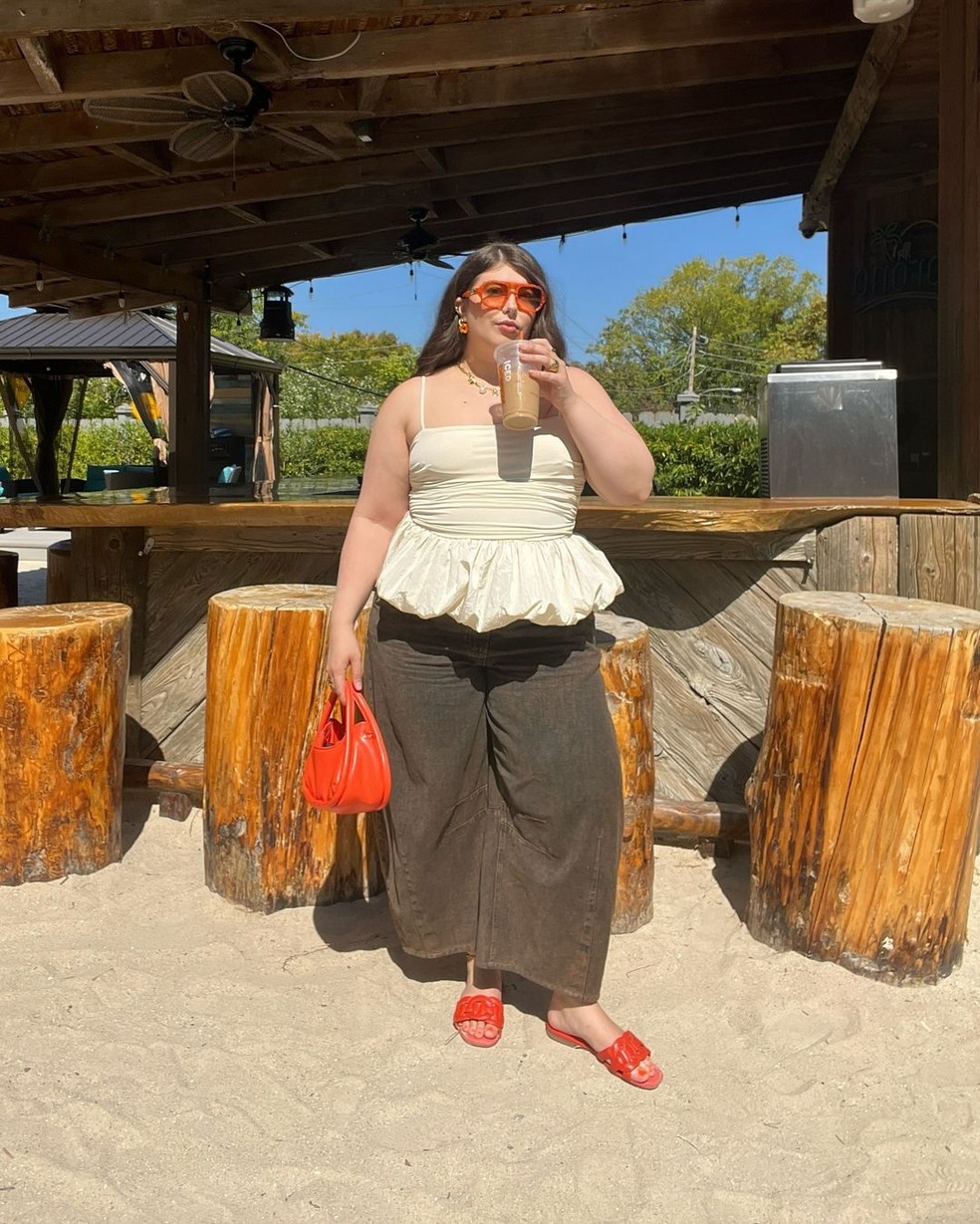 Look com sandália rasteirinha — Foto: Reprodução/Instagram @sydneycitrus