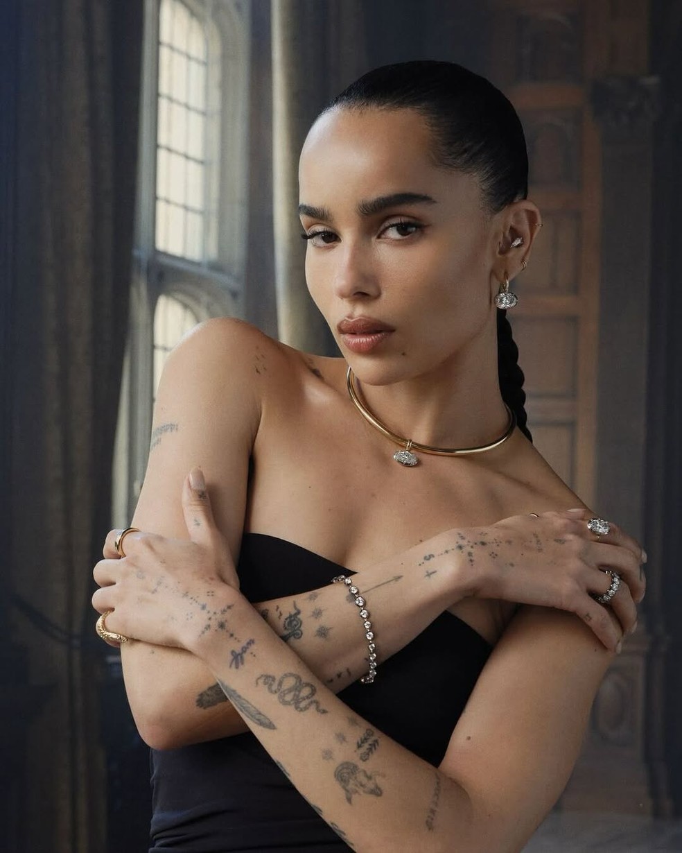 Zoë Kravitz é sagitariana de carteirinha, mostrando que Sagitário combina com o mundo das artes. — Foto: Reprodução/Instagram @zoeisabellakravitz