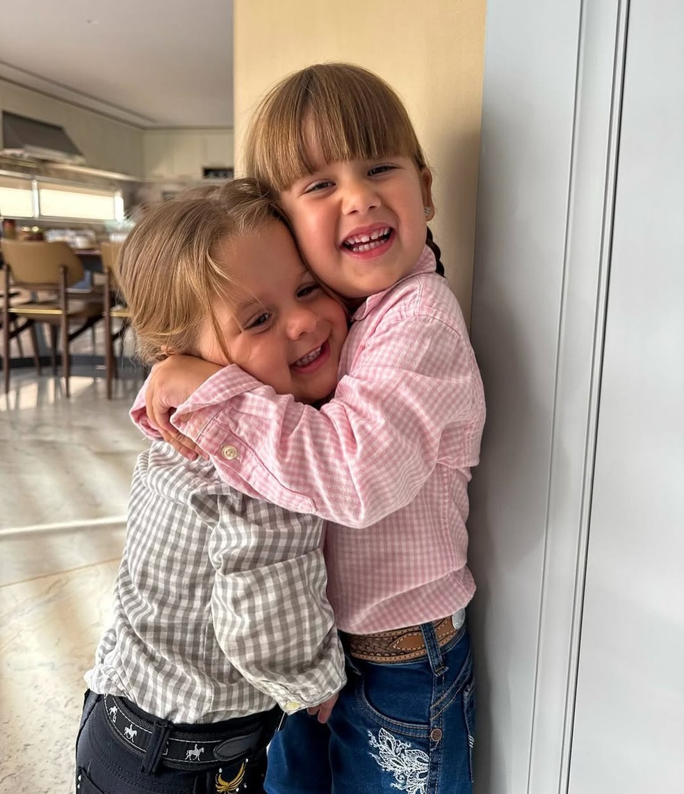 Maria Flor e Maria Alice são presentes nas redes sociais e suas contas movem milhares de seguidores — Foto: Reprodução/Instagram