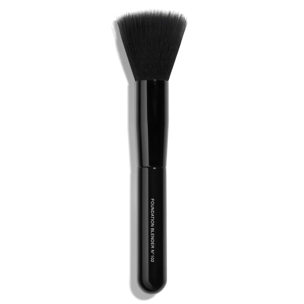 Pinceau Estompe Teint N°102, Chanel — R$ 400 — Foto: Reprodução