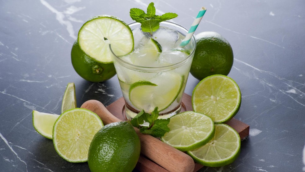 Clássico brasileiro, a caipirinha é o drink mais pedido pelos cancerianos — Foto: Reprodução/Pexels