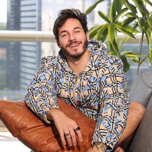Após casamento com Viih Tube, Eliezer muda nome para Eli Tube e diverte fãs
