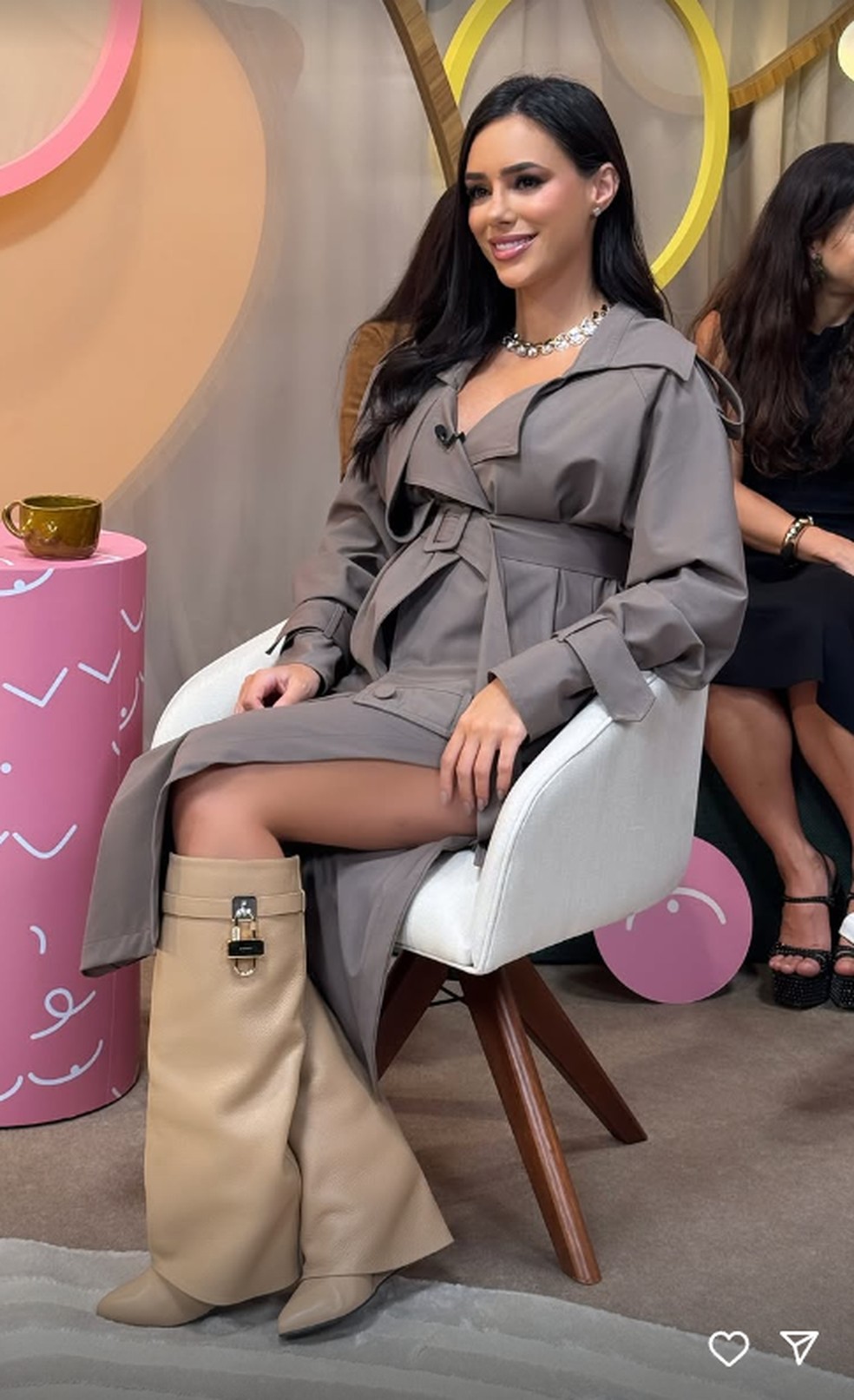 Bruna Biancardi vai à entrevista com bota capa Shark Lock da Givenchy  — Foto: Reprodução / Instagram @brunabiancardi