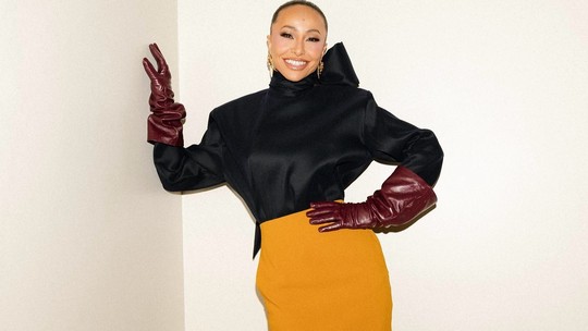 A saia lápis está oficialmente de volta ao guarda-roupa das fashionistas 