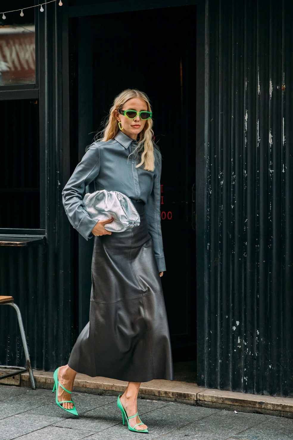 Nem clutch, nem de ombro: esta é a bolsa tendência para brilhar nas festas — Foto: Getty Images