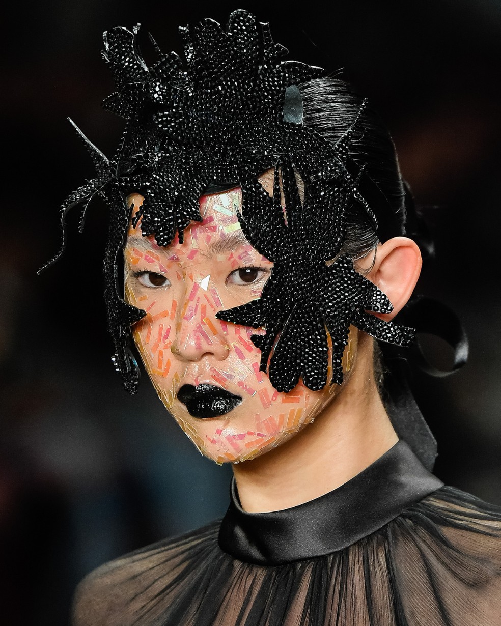 Desfile Davi Ramos SPFW N60, beleza assinada por Daniel Hernandez — Foto: Agência Fotosite