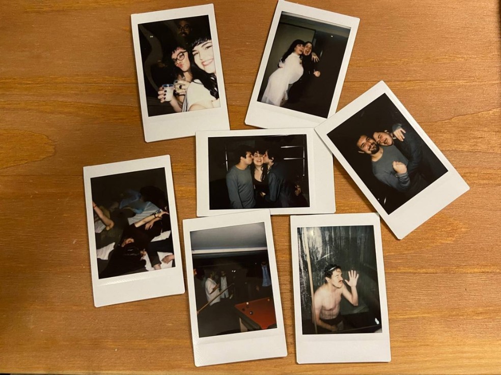 Polaroids feitas durante festa de casamento em motel — Foto: Reprodução/Acervo pessoal