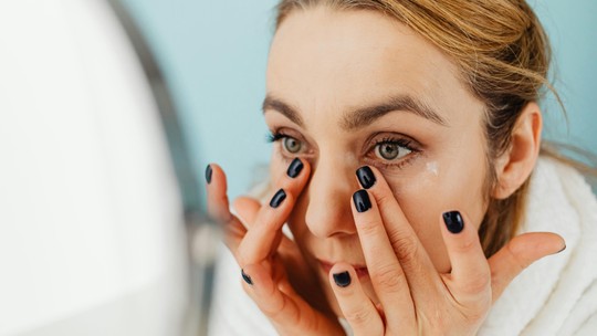 Por que alguns protetores solares ardem os olhos? Saiba como evitar e qual a melhor fórmula para olhos sensíveis Por que alguns protetores solares ardem os olhos? Saiba como evitar e qual a melhor fórmula para olhos sensíveis