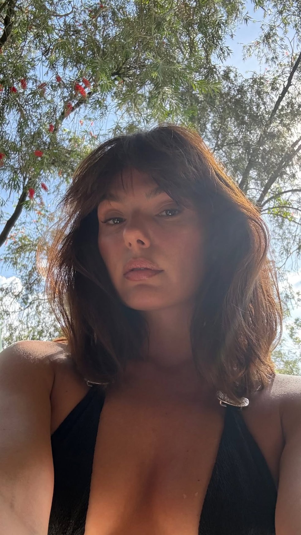 De biquíni, Ísis Valverde abre álbum de dia relaxante com o filho, Rael — Foto: Reprodução/Instagram