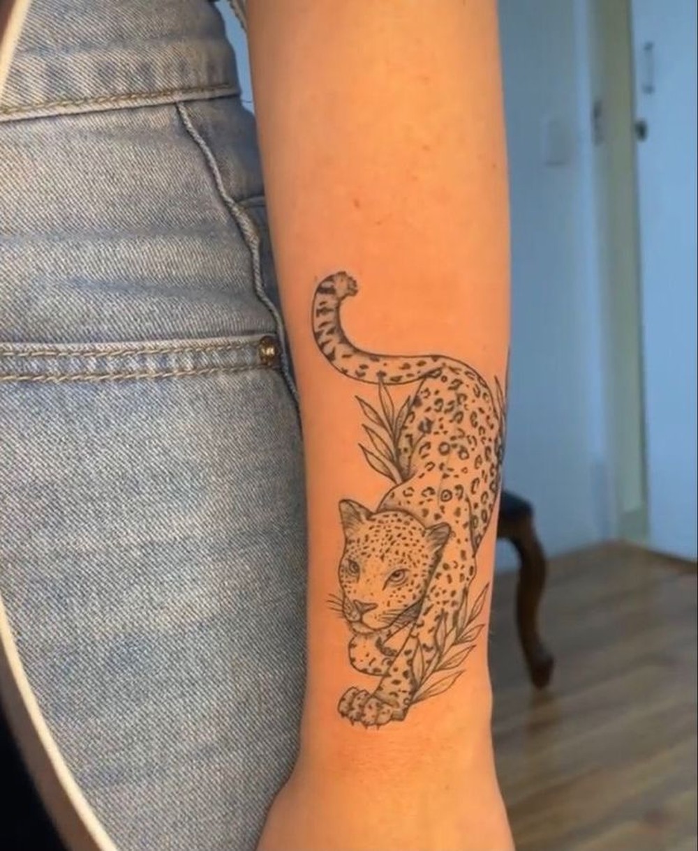 Tatuagem de onça feminina: Inspirações delicadas e ousadas para ...