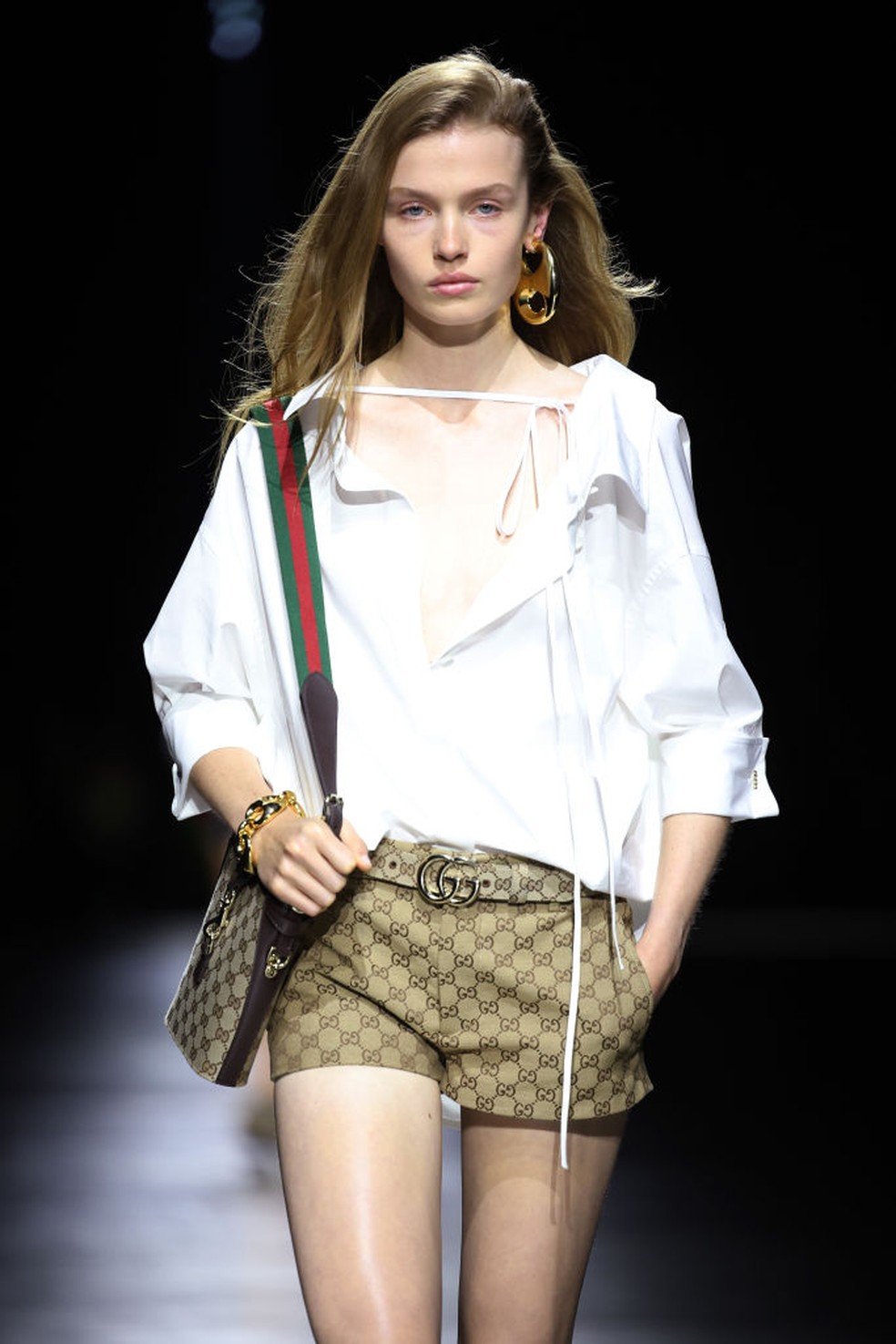 Com estreia de Sabato De Sarno, Gucci faz da passarela uma ode à ...