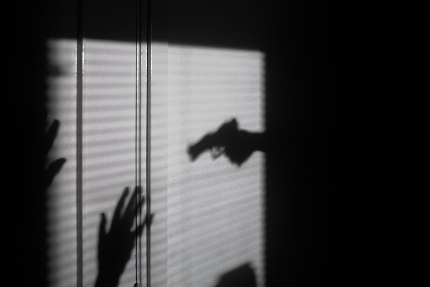 Ao menos oito mulheres foram vítimas de violência por dia em 2023