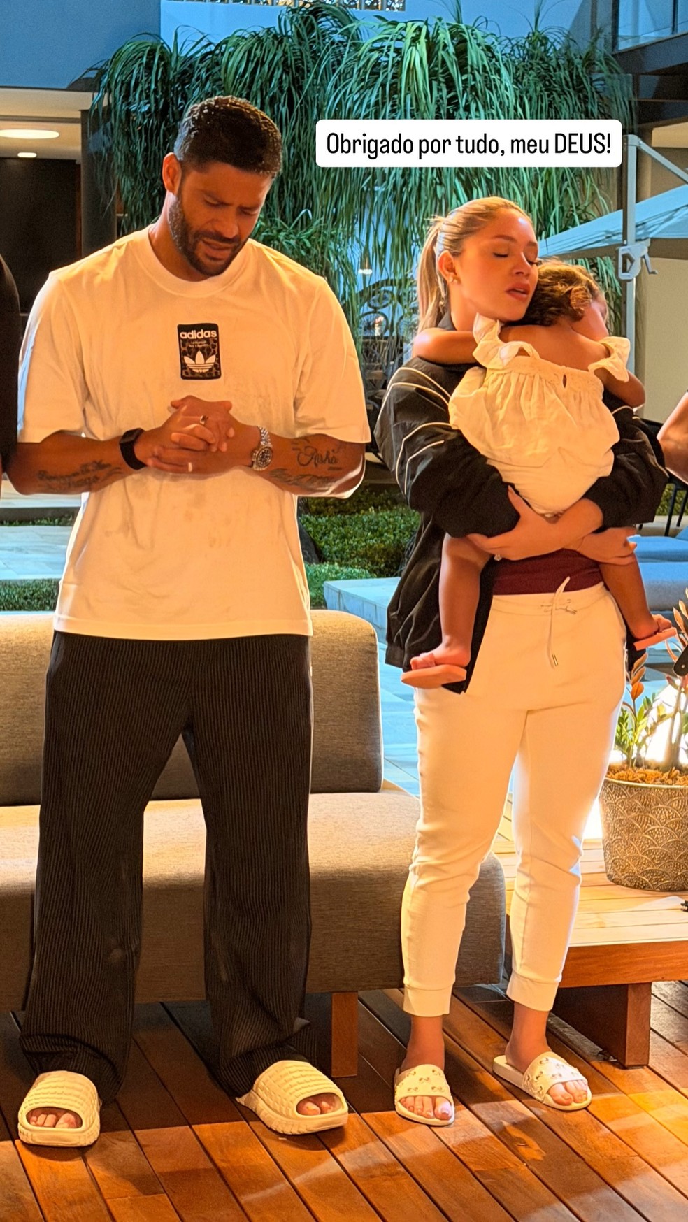 Camila Ângelo e Hulk realizam culto em casa — Foto: Reprodução/ Divulgação