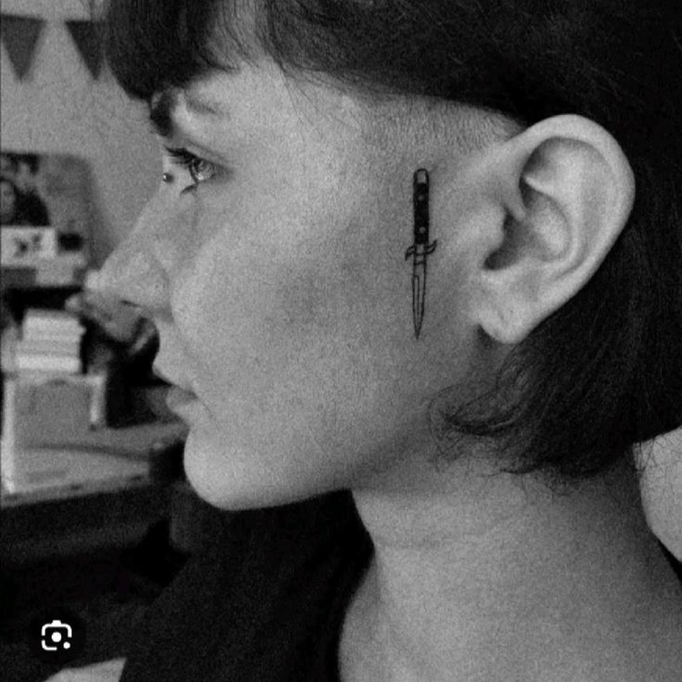 para a área do rosto, tatuagem de lâmina nas têmporas combina com o poder do signo de Áries. — Foto: Reprodução/Pinterest 