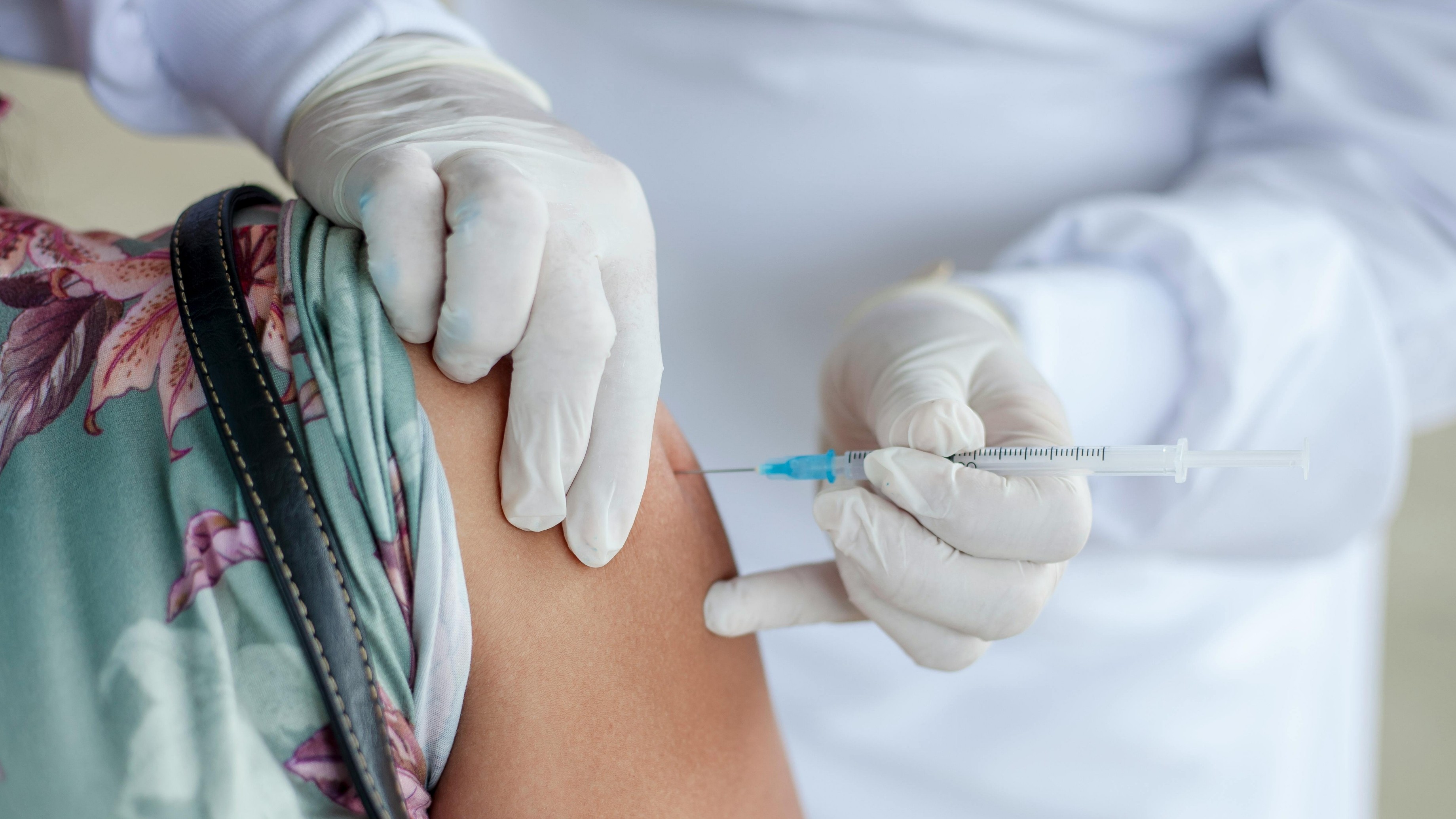Por que vale a pena tomar a vacina contra o HPV, mesmo depois de adulta