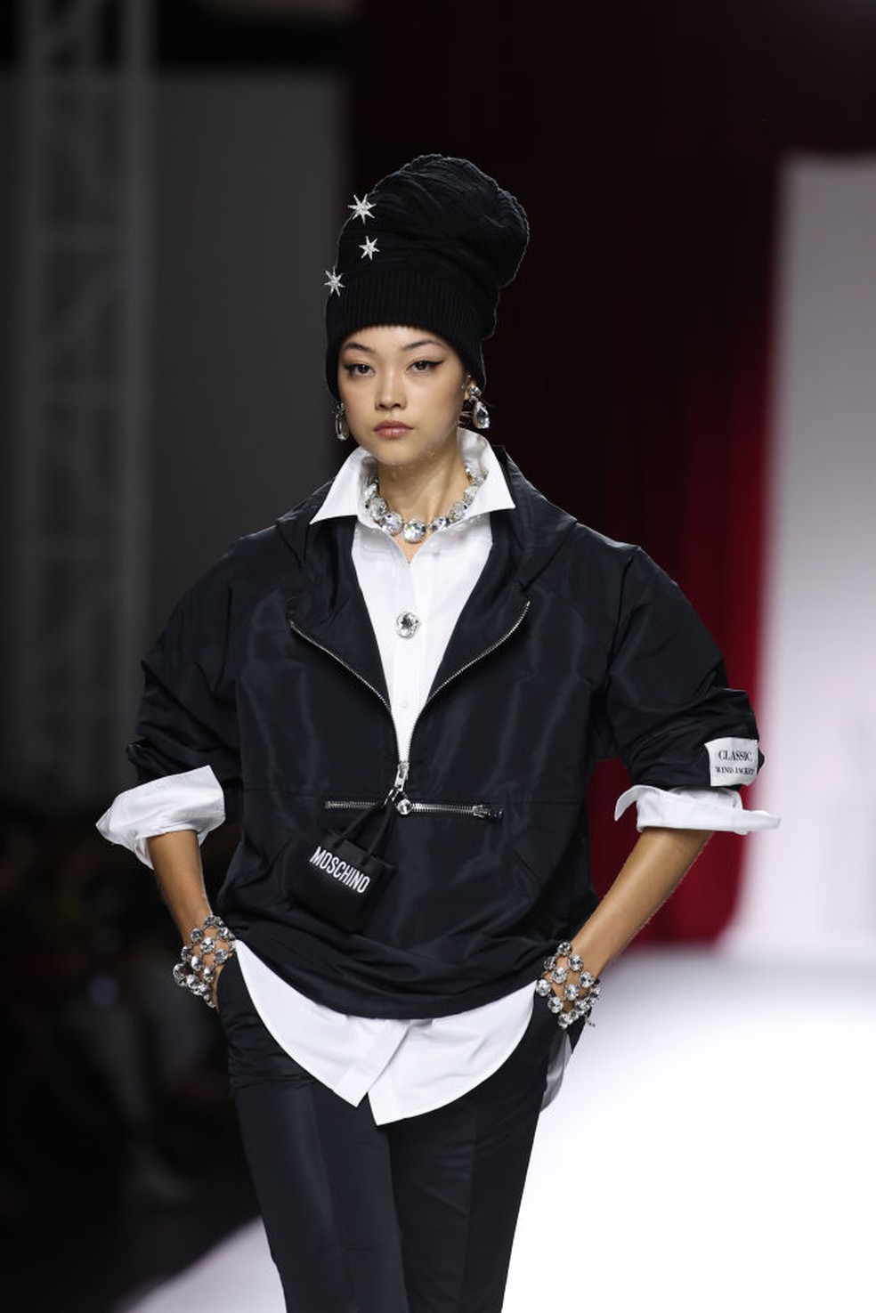 Primeiro ato de Moschino, nesta quinta (21) — Foto: Daniele Venturelli/WireImage