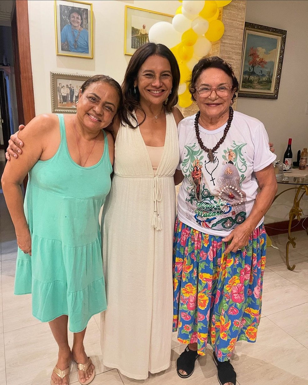 Dira Paes surge com a família em novo álbum de foto: 'Mês de muitas ...