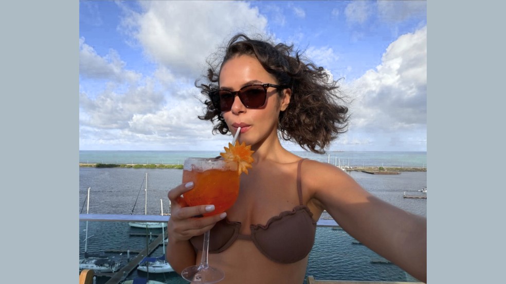 Maisa Silva se refresca — Foto: Reprodução/ Instagram @maisa