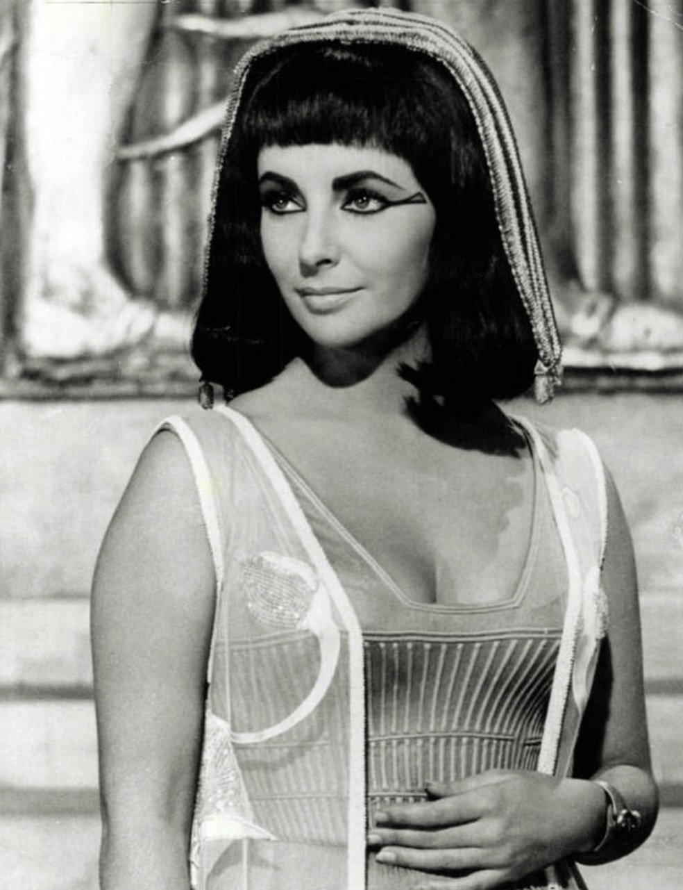 Elizabeth Taylor em Cleópatra, 1963 — Foto: Reproducão/ Wikimedia Commons