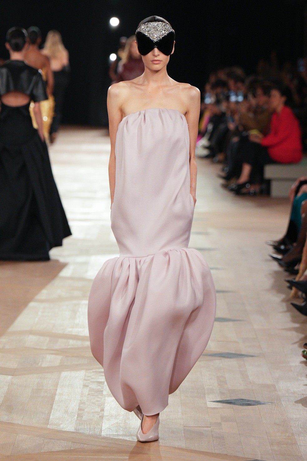 PFW: Pierpaolo Piccioli leva sua simplicidade radical para a