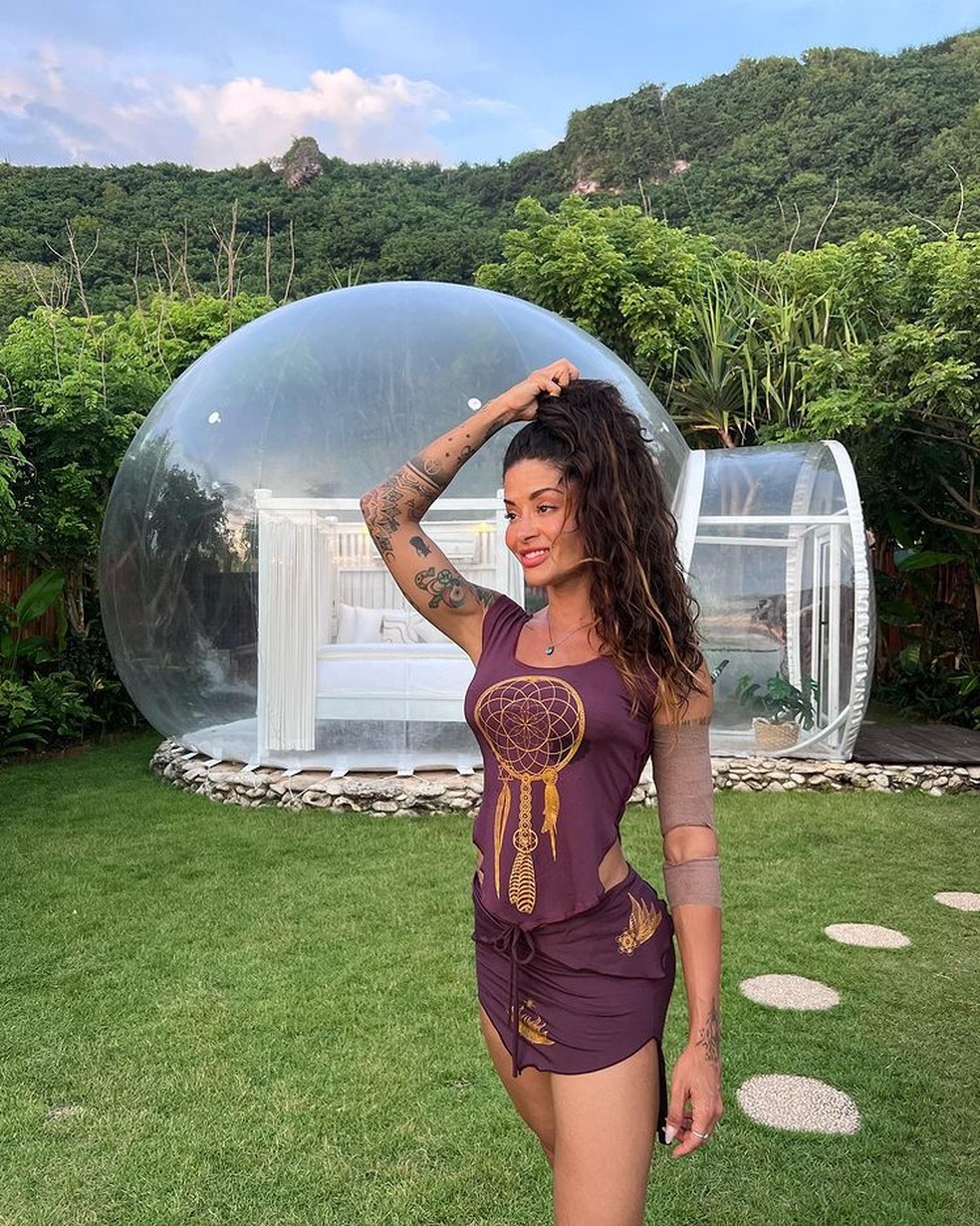 Aline Campos abre álbum com Jesus Luz em hotel bolha — Foto: Reprodução / Instagram